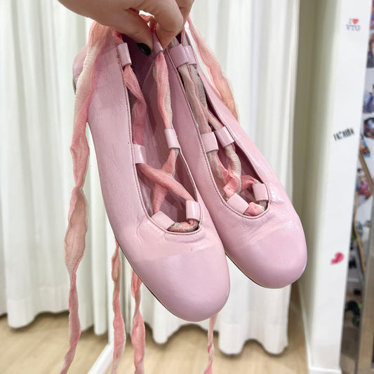 le plus 00s baby pink ballet flats with laces