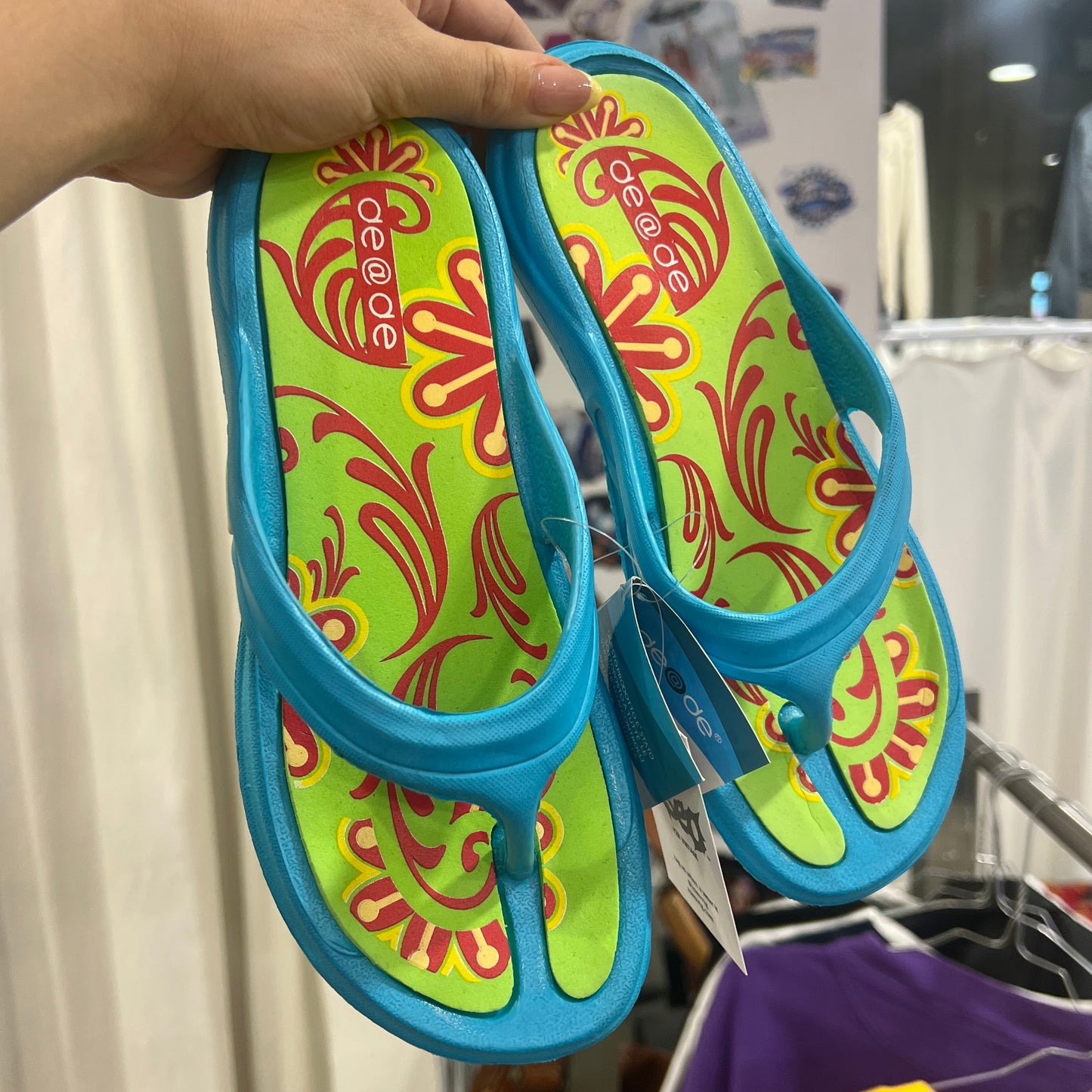 deade 00s blue green tropical print flip flops