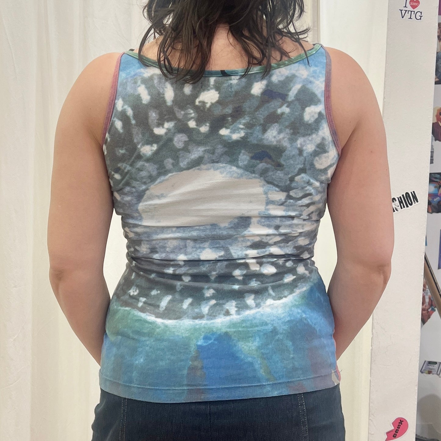 mermelada de amor 00s blue red mundo magico graphic tank top