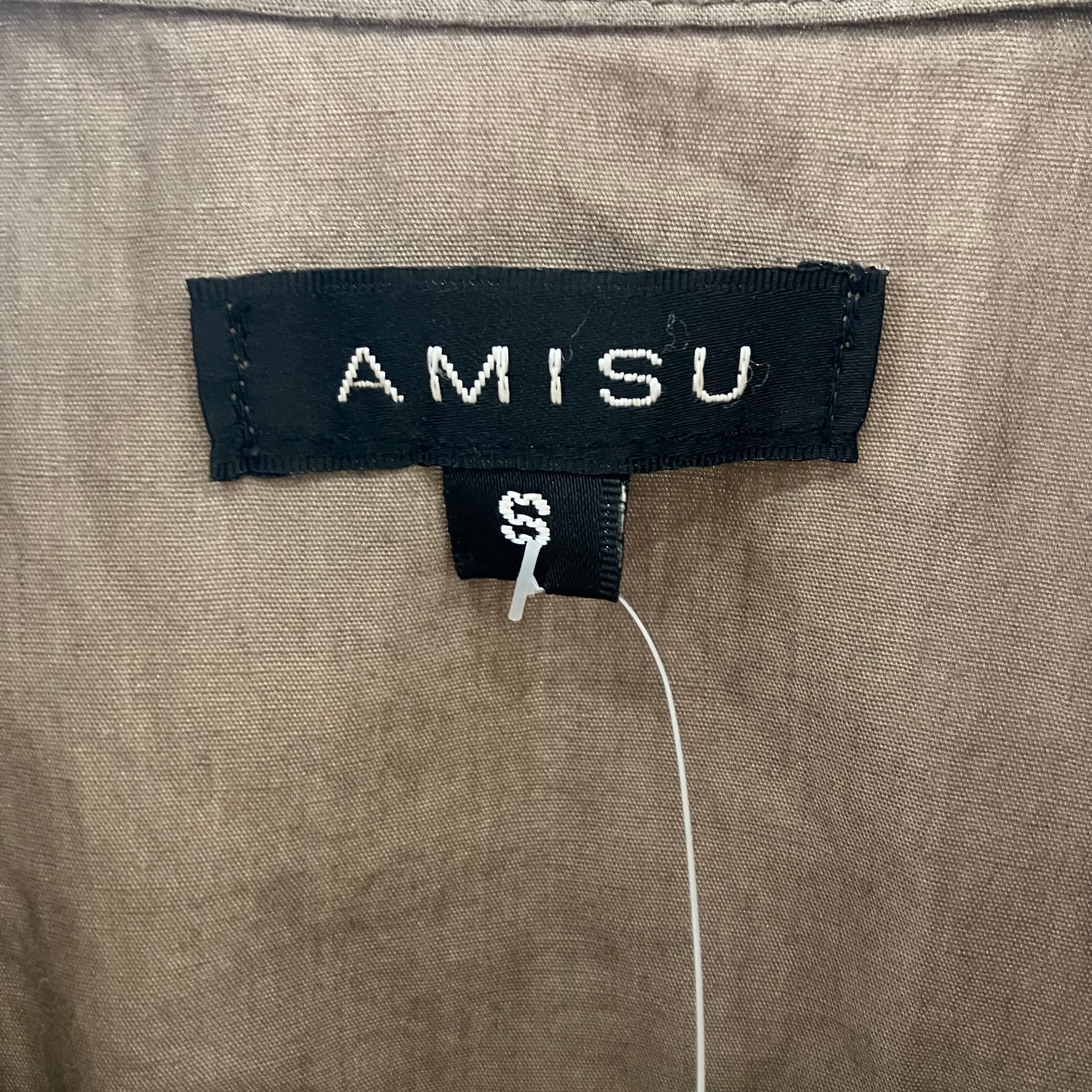 AMISU label on a brown fabric background