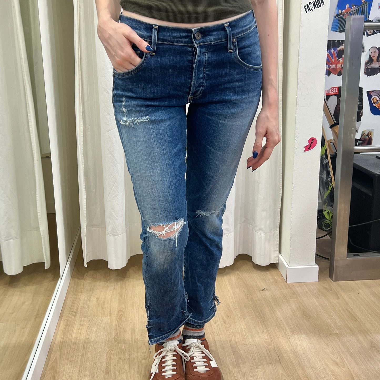 citizens of humanity 00s fitted mid waist jeans with distressed knees