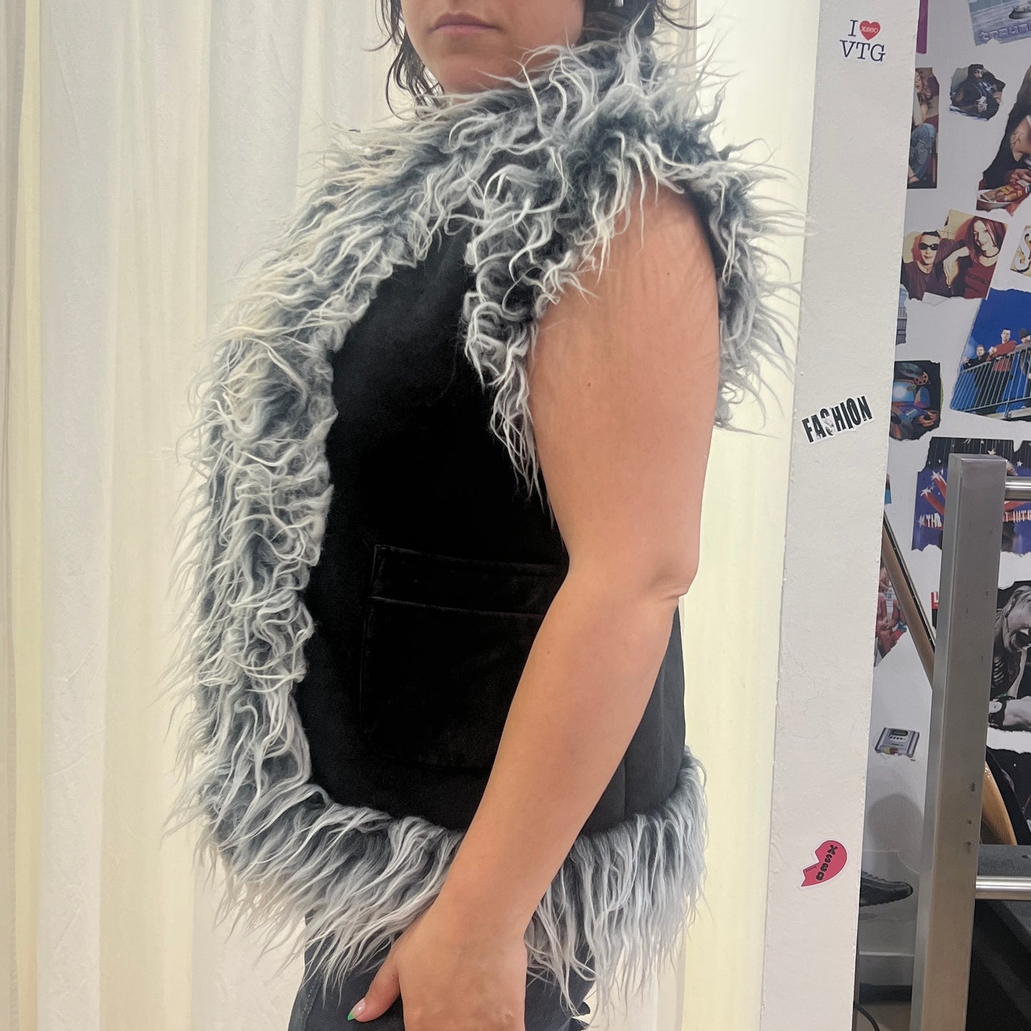 diva 00s black faux suede vest with faux fur grey trim