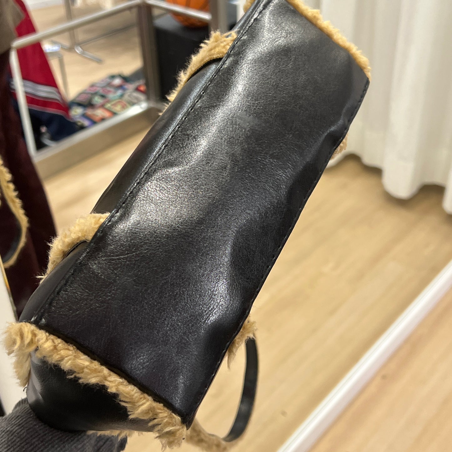 00s black vegan leather shoulderbag with faux fur trim
