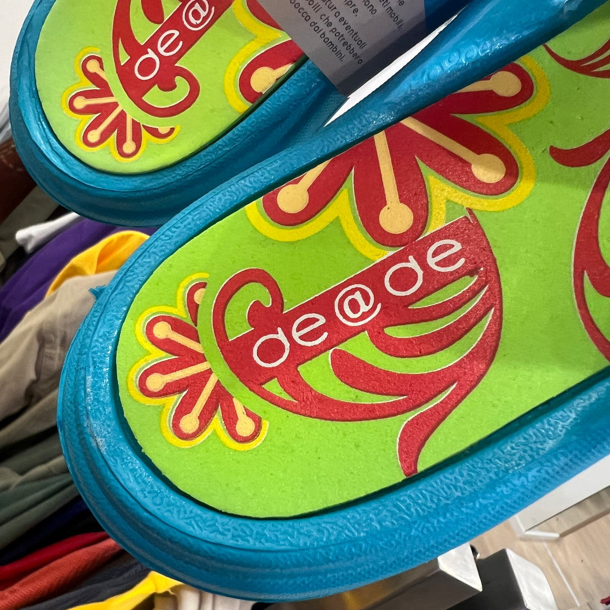 deade 00s blue green tropical print flip flops