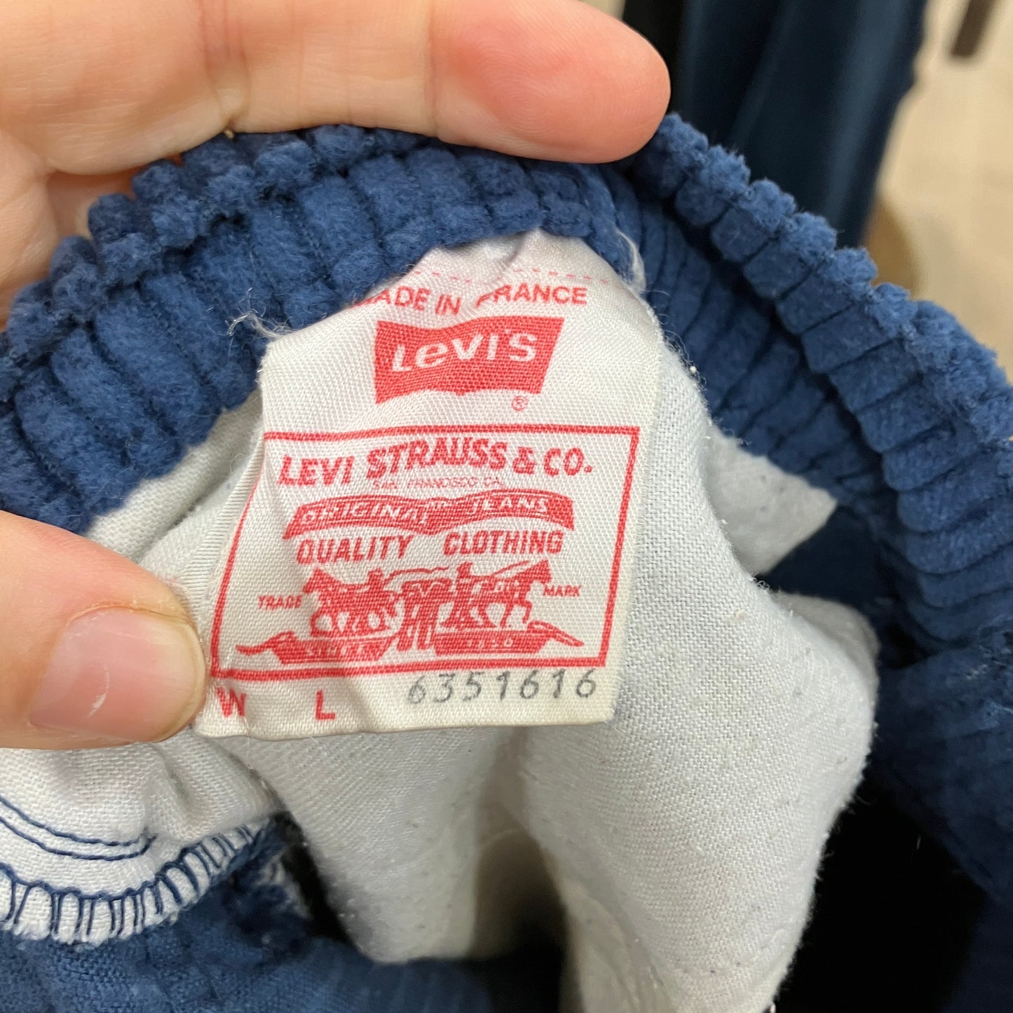 levis 90s navy blue corduroy velvet pants