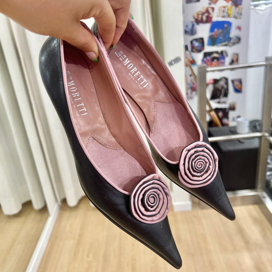 moretti 00s black pink kitten heel pointed-toe pumps with rose applique