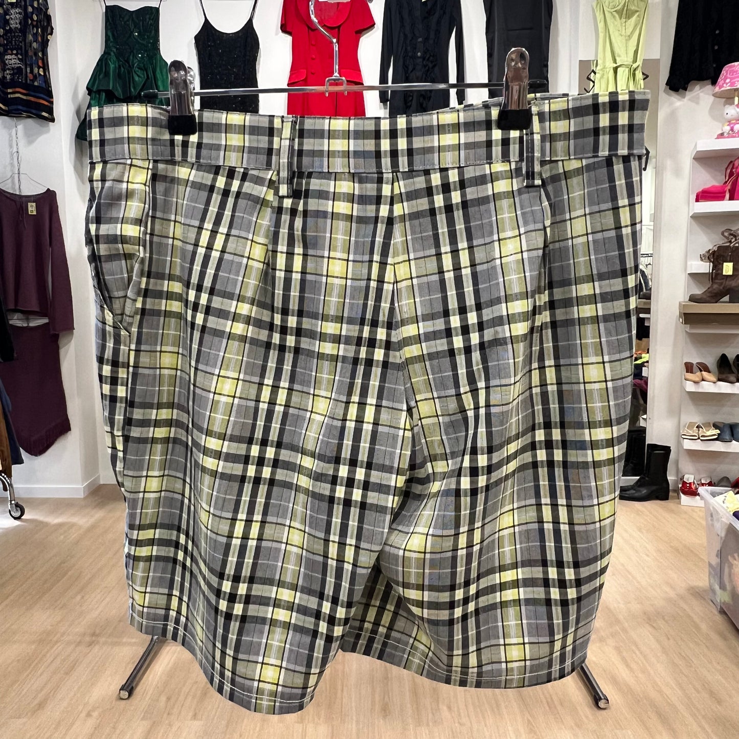 Yifan grey yellow checkered shorts