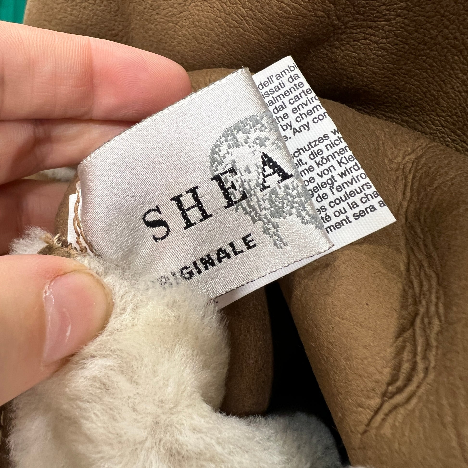 Close-up of a label with 'SHEARLING' on a brown fabric background