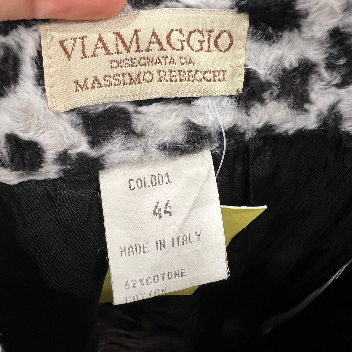 Close-up of a label on a garment with 'Viamaggio' branding and product details