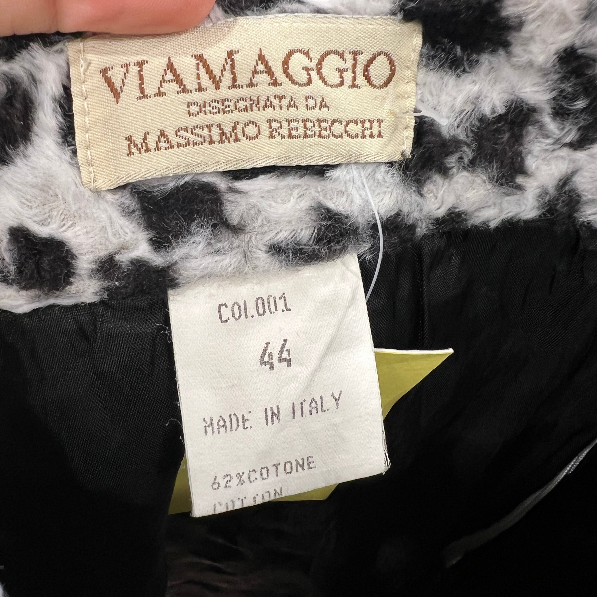 Close-up of a label on a garment with 'Viamaggio' branding and product details