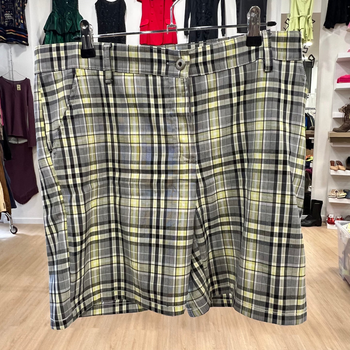Yifan grey yellow checkered shorts