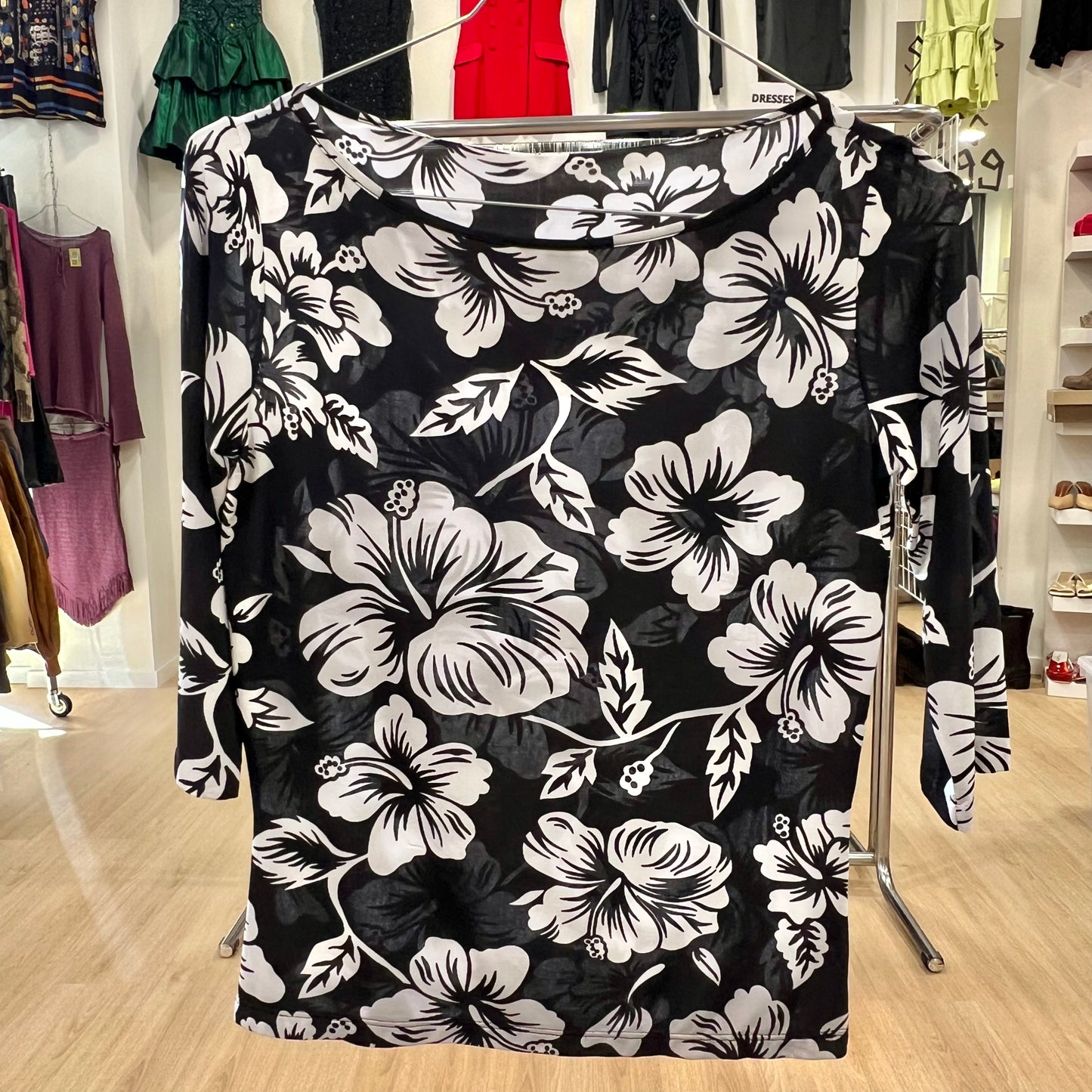 black 3/4 sleeve top with white hawaiian flowers