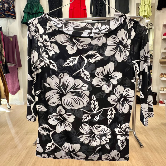 black 3/4 sleeve top with white hawaiian flowers