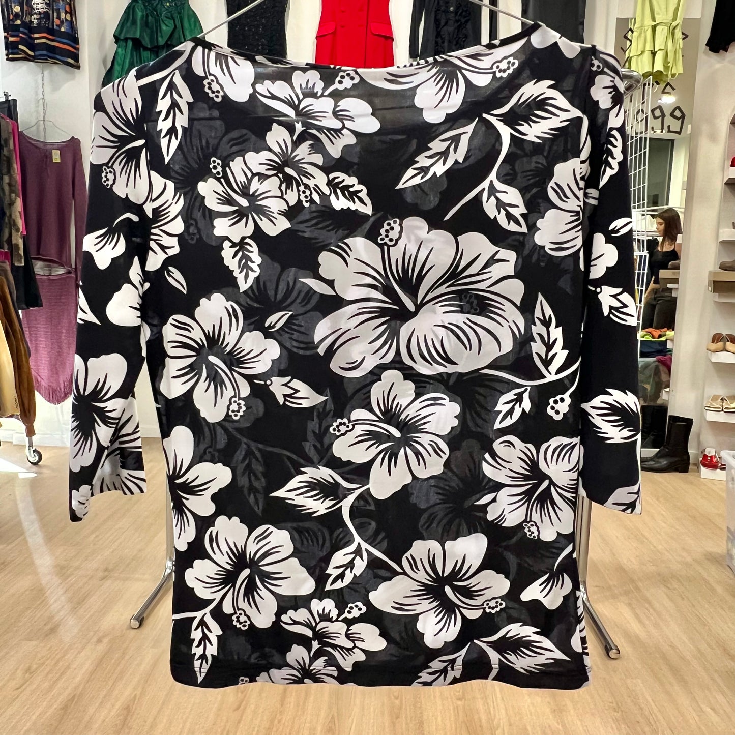black 3/4 sleeve top with white hawaiian flowers