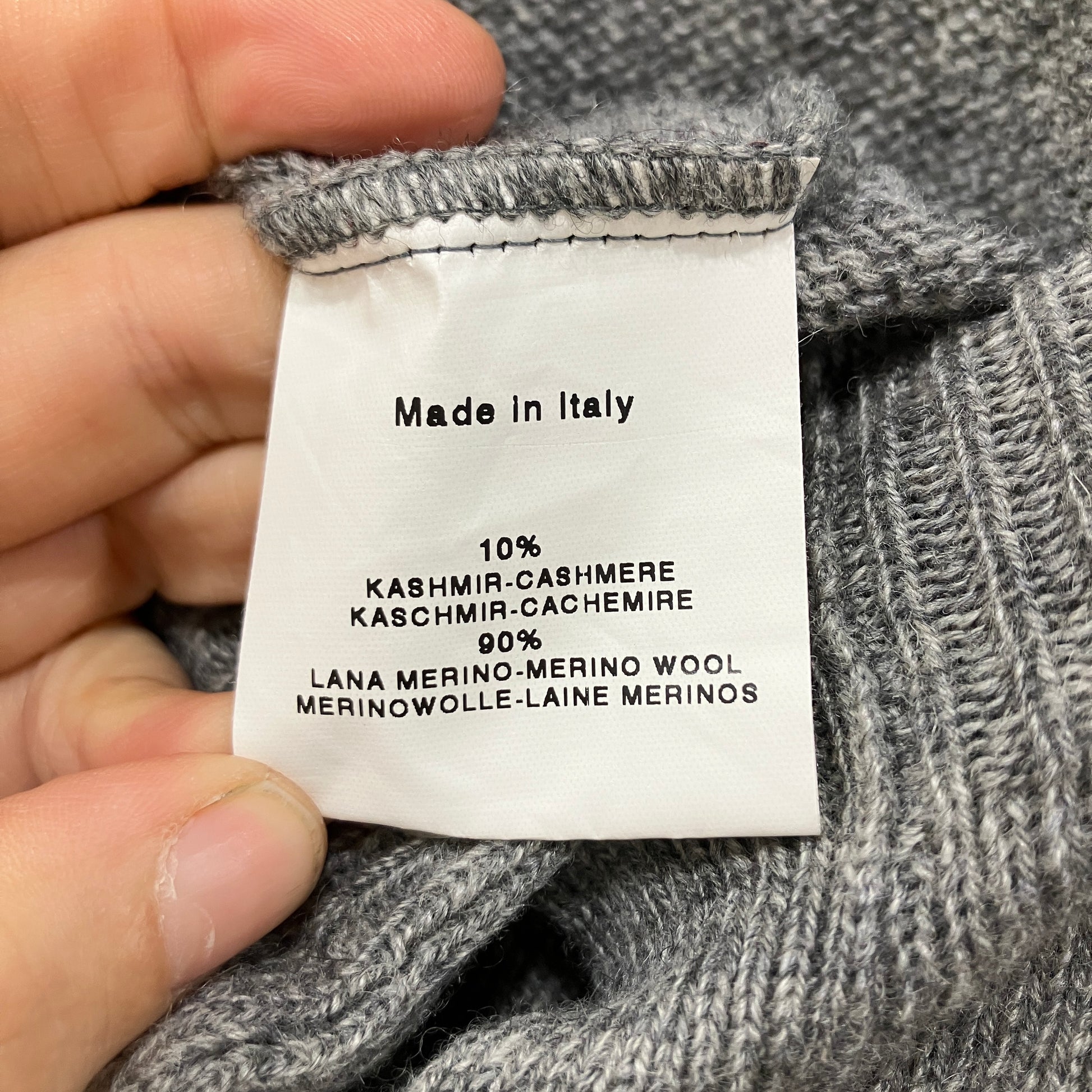 Label on gray fabric indicating 'Made in Italy' with fiber content details