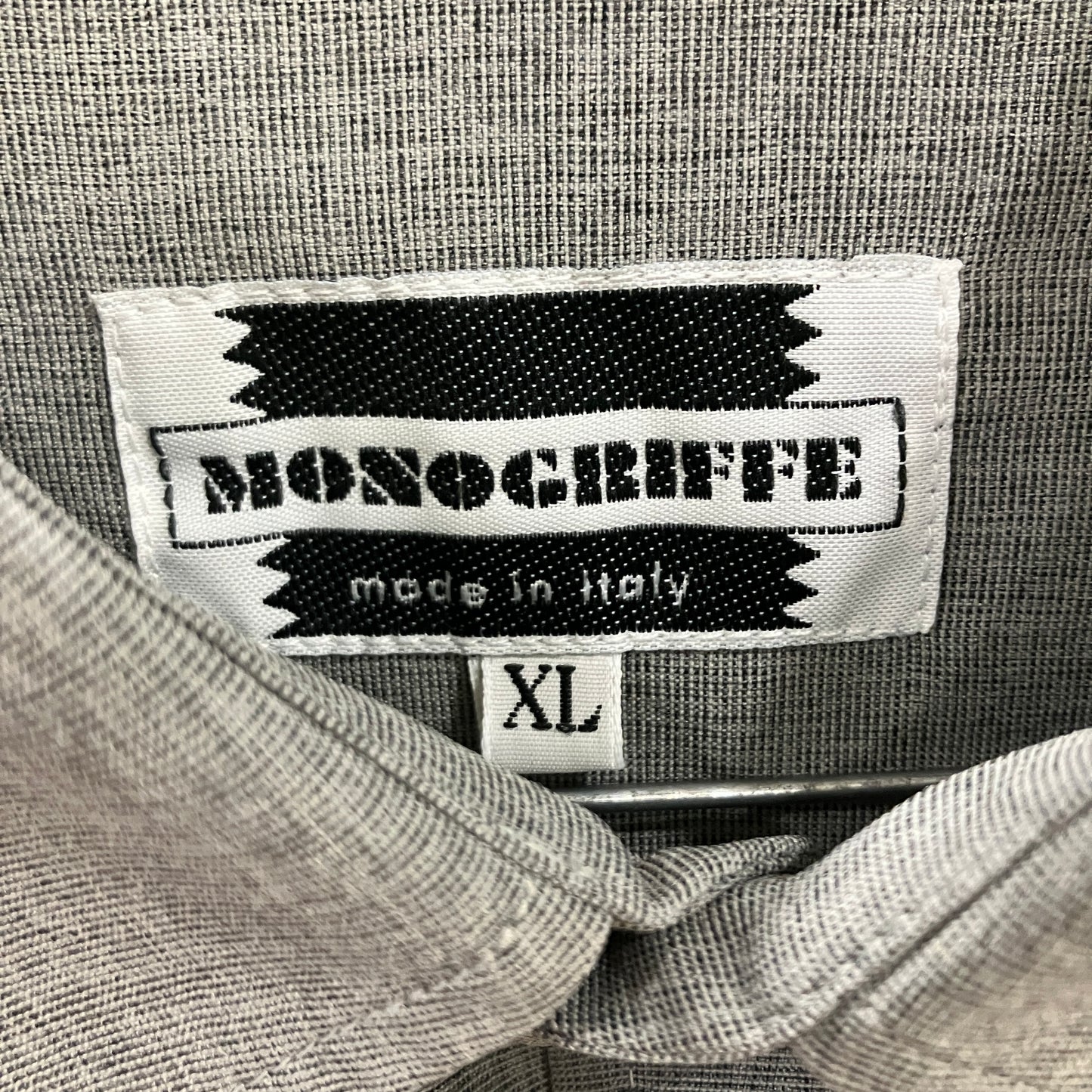 Label on a garment with 'Monogrippe made in Italy' text and size 'XL'
