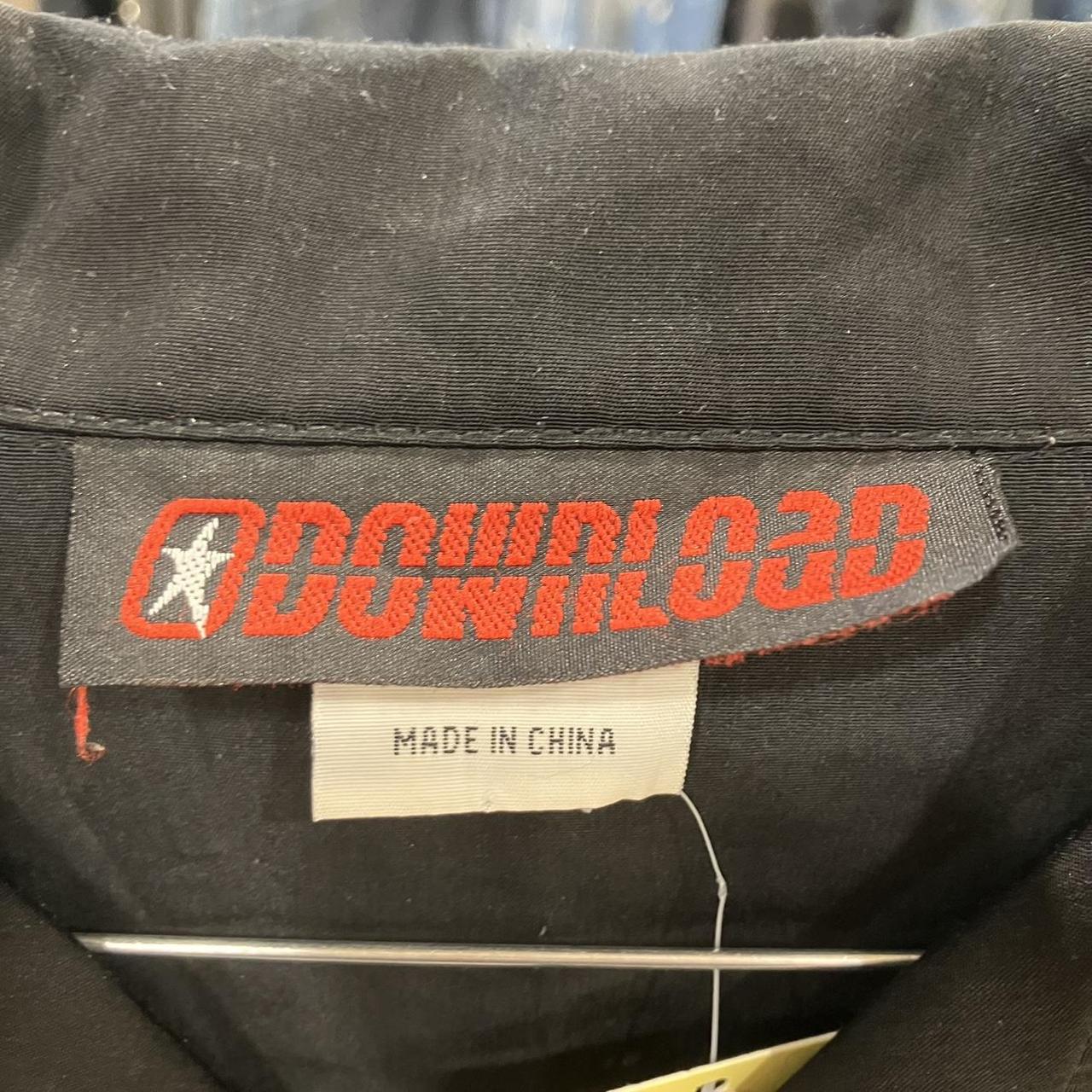 Label with 'DOWNLOAD' branding and 'MADE IN CHINA' text on a dark fabric background