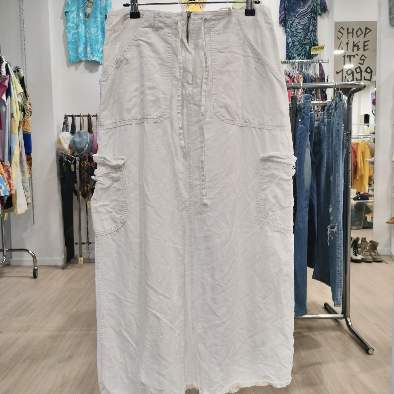 White cargo maxi skirt with front pockets in second hand clothing store