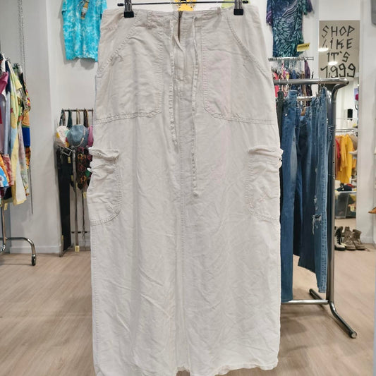 White cargo maxi skirt with front pockets in second hand clothing store