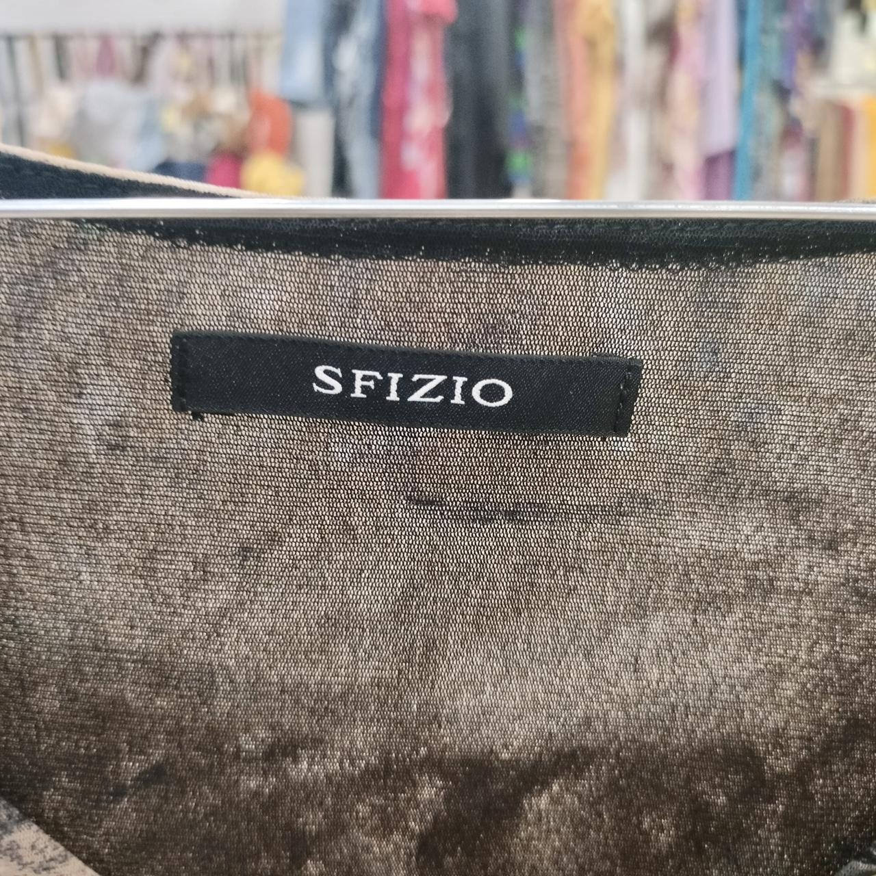 Close-up of a gray bag with 'SFIZIO' label against a blurred clothing store background