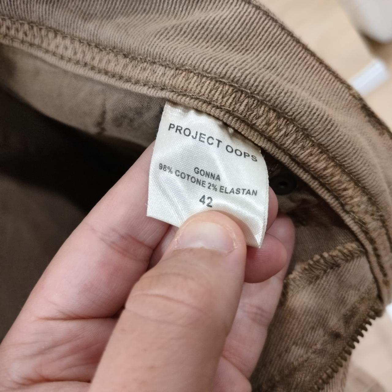 Brown cotton skirt size 42 with elastic, closeup of fabric label