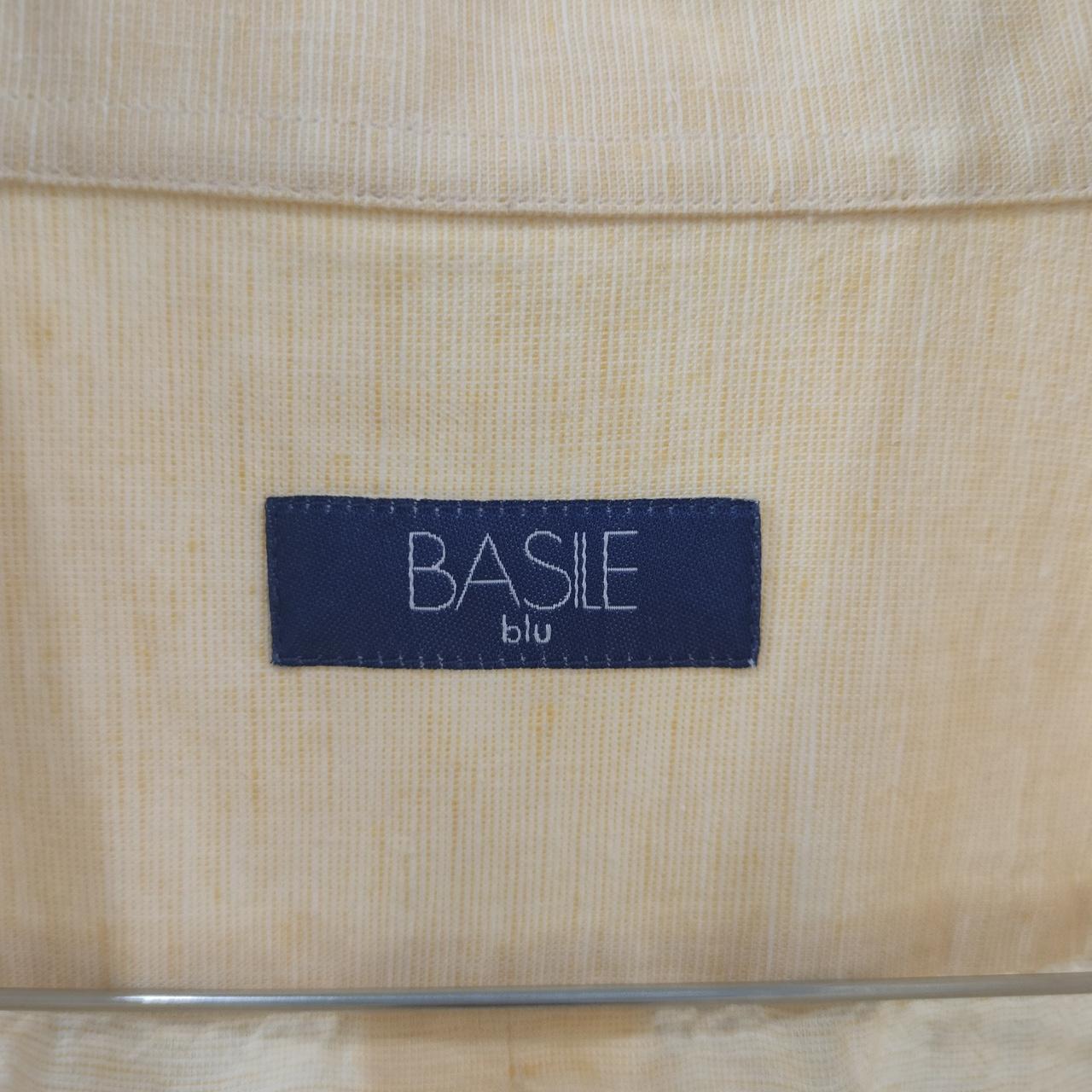 Navy label with 'BASILE blu' text on beige fabric