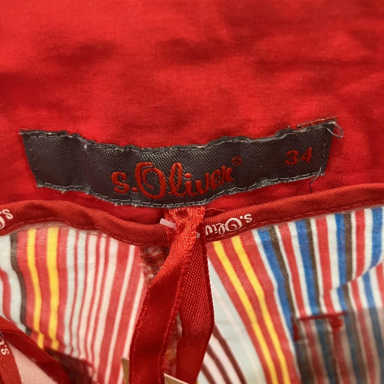 Red collar with s.Oliver label and colorful striped fabric, size 34 clothing detail