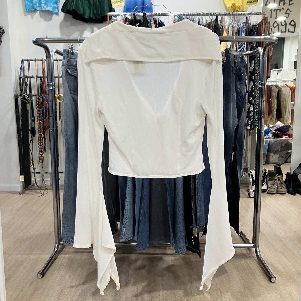 Voyage Passion white long sleeve shirt with bell sleeves and hair accessory