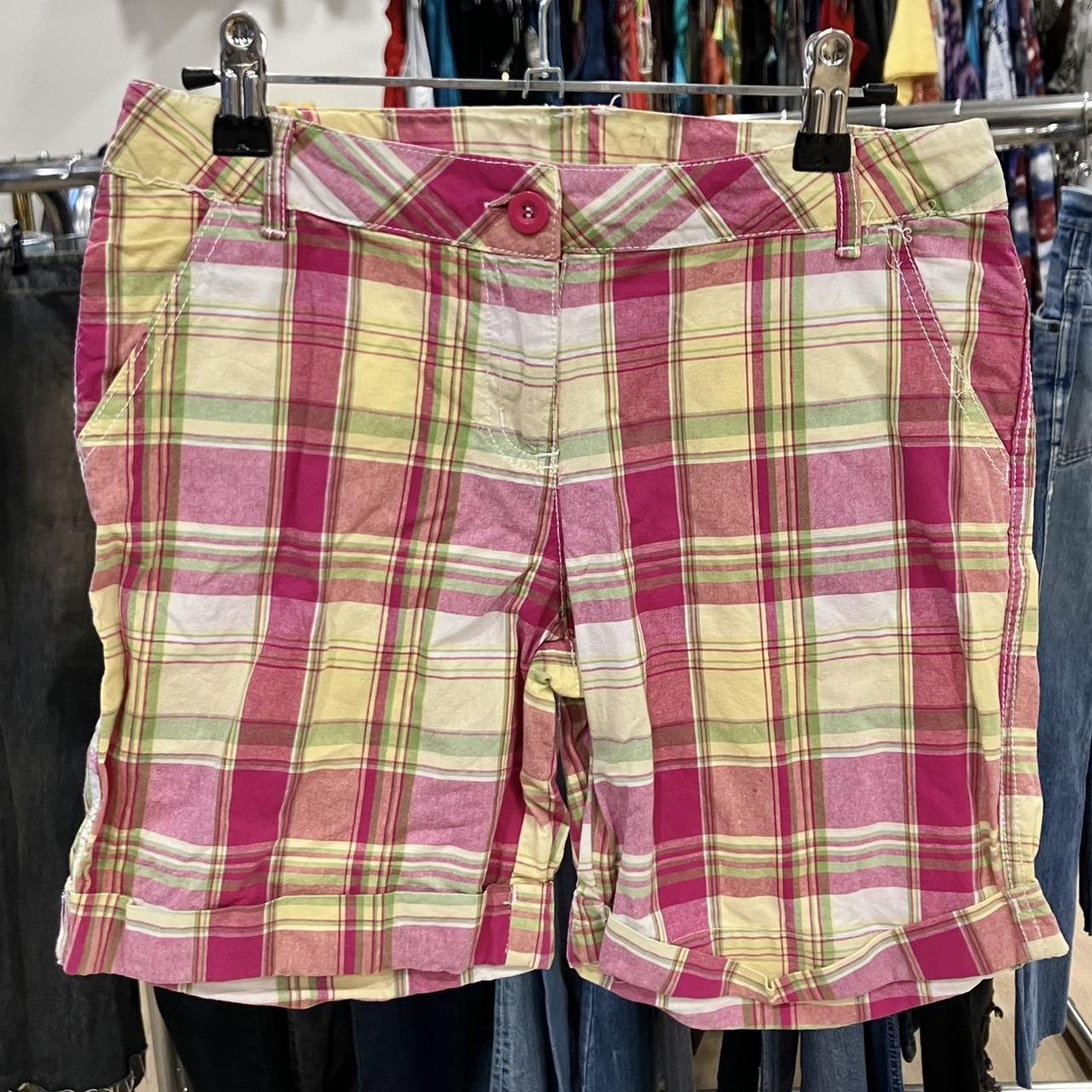 Pink yellow plaid shorts with button waistband, sustainable second hand fashion